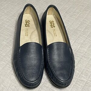 SAS Simplify Women’s Loafers Size 10 M Navy Leather Slip On Casual Minimalist
